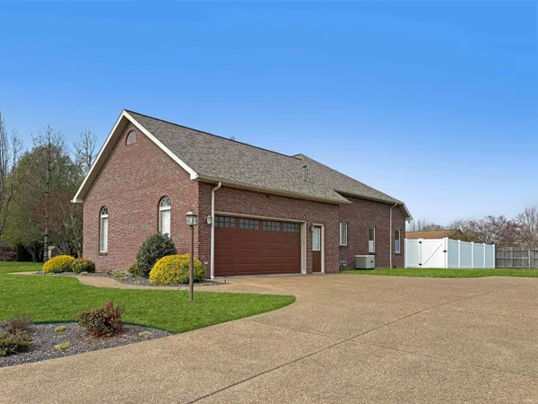 $375,000 | 1507 Hawthorne Court, Princeton, IN 47670