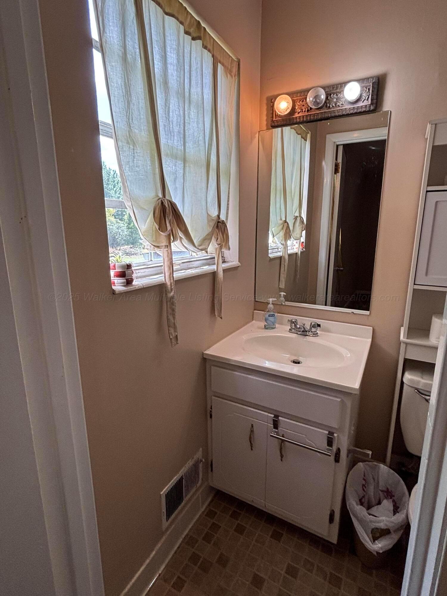 739 Old Warrior Road Sumiton, AL 35148 - Photo 21 of 42 Master bathroom