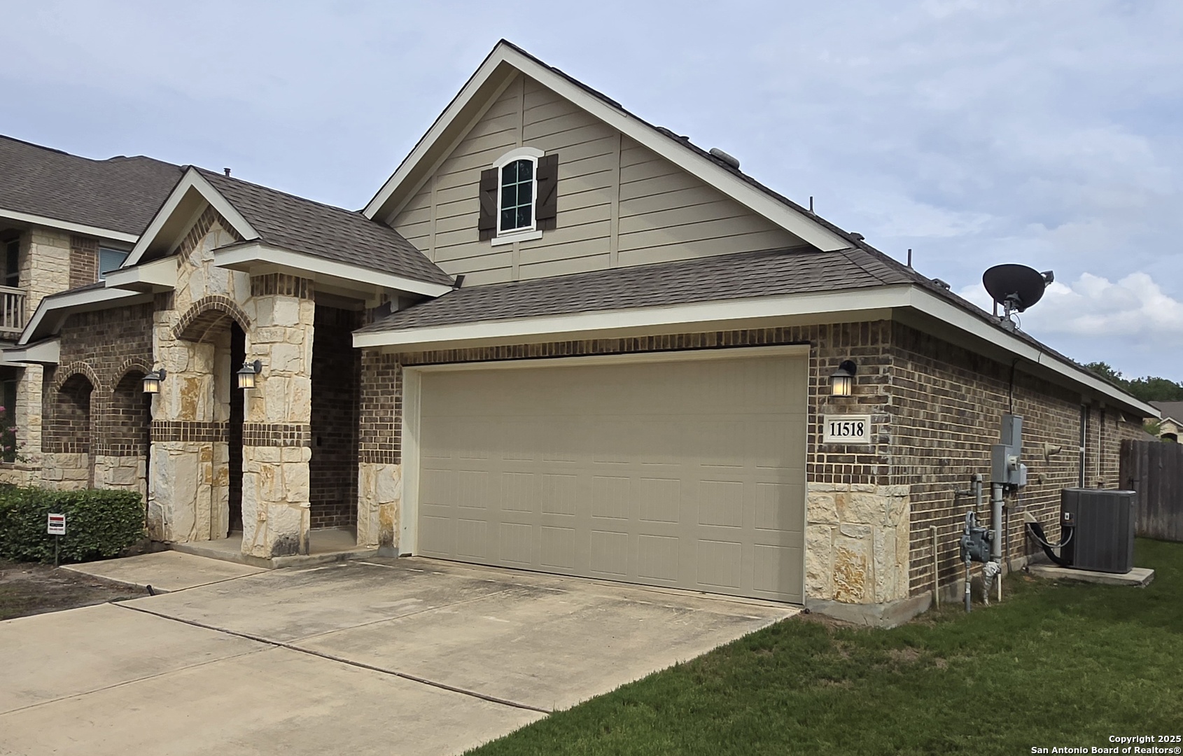 11518 Hanson's Forest Schertz, TX 78154 - Photo 2 of 26 a front view of a house with garden