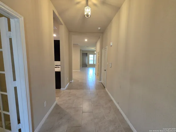 a view of entryway with livingroom
