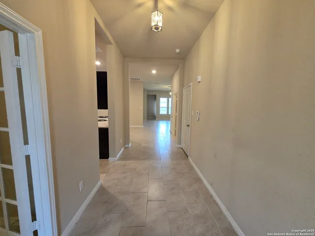 a view of entryway with livingroom