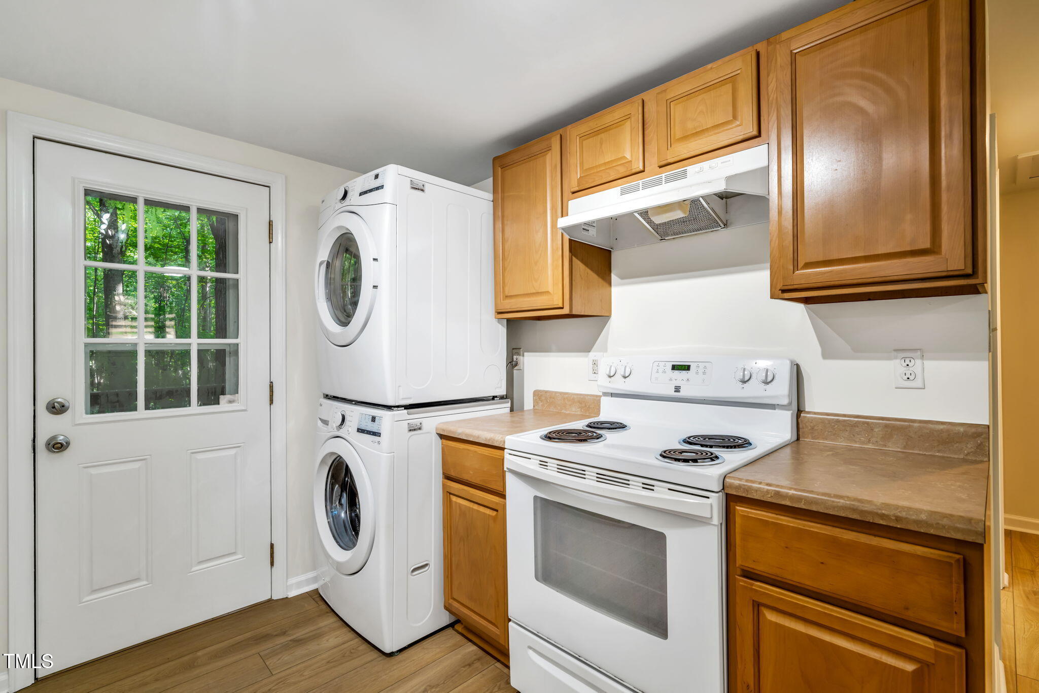 5500 Bobbitt Road Apex, NC 27539 - Photo 8 of 23 a kitchen with a stove and a white refrigerator