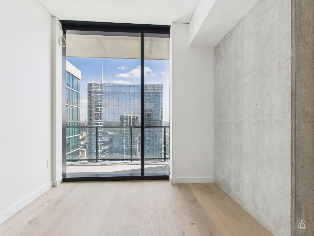 610 Davis Street, Unit 2808 Austin, TX 78701 - Photo 15 of 29 an empty room with sliding glass door