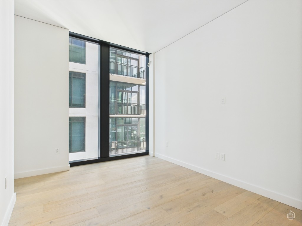 610 Davis Street, Unit 2808 Austin, TX 78701 - Photo 17 of 29 an empty room with windows