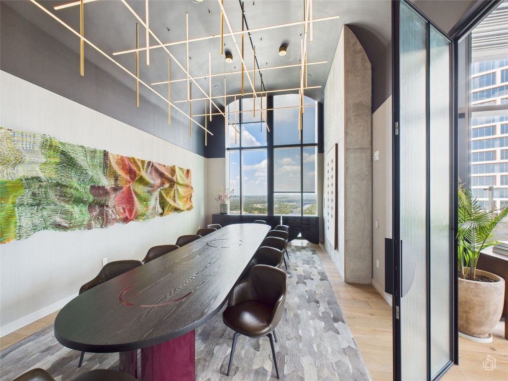 610 Davis Street, Unit 2808 Austin, TX 78701 - Photo 28 of 29 a room with furniture and a rug