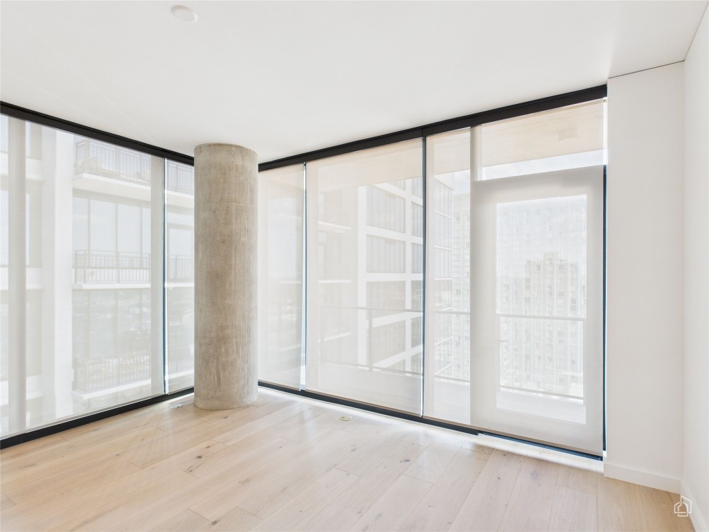 610 Davis Street, Unit 2808 Austin, TX 78701 - Photo 5 of 29 a view of an empty room with a window