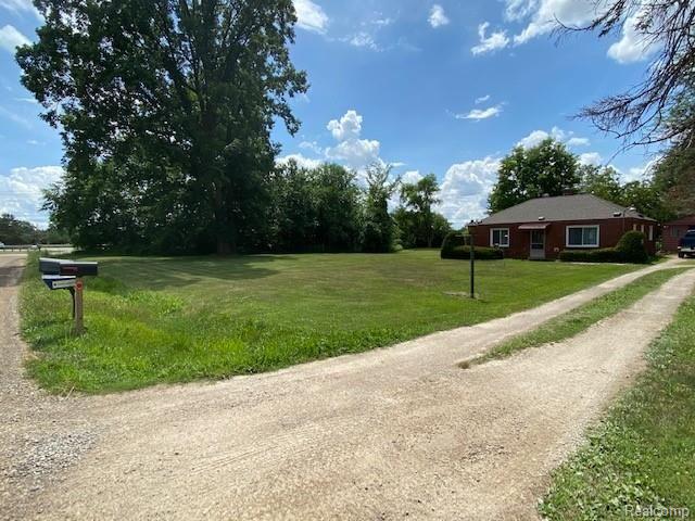 11000 Dewitt Road Belleville, MI 48111 - Photo 25 of 26 Driveway View2
