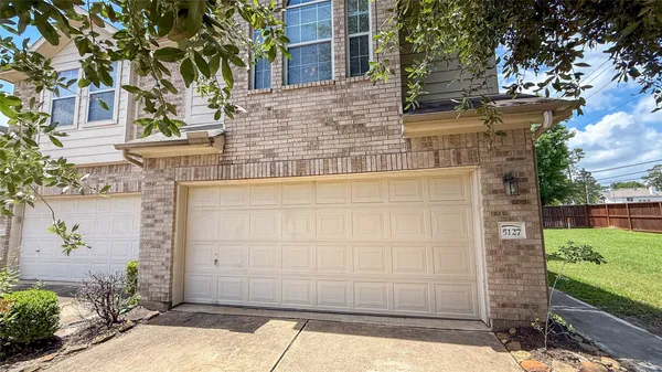 $2,000 | 5127 Prosperity Circle, Houston, TX 77018