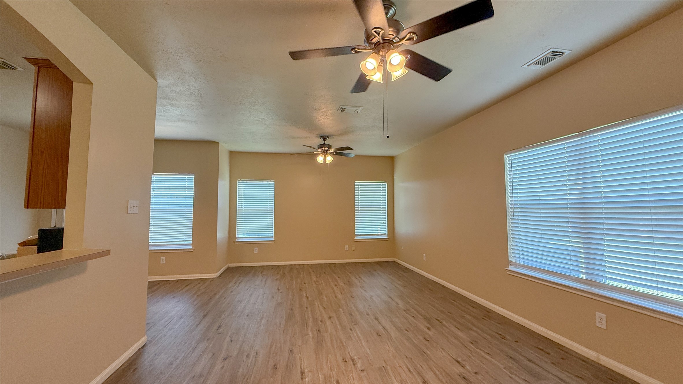 5127 Prosperity Circle Houston, TX 77018 - Photo 3 of 22