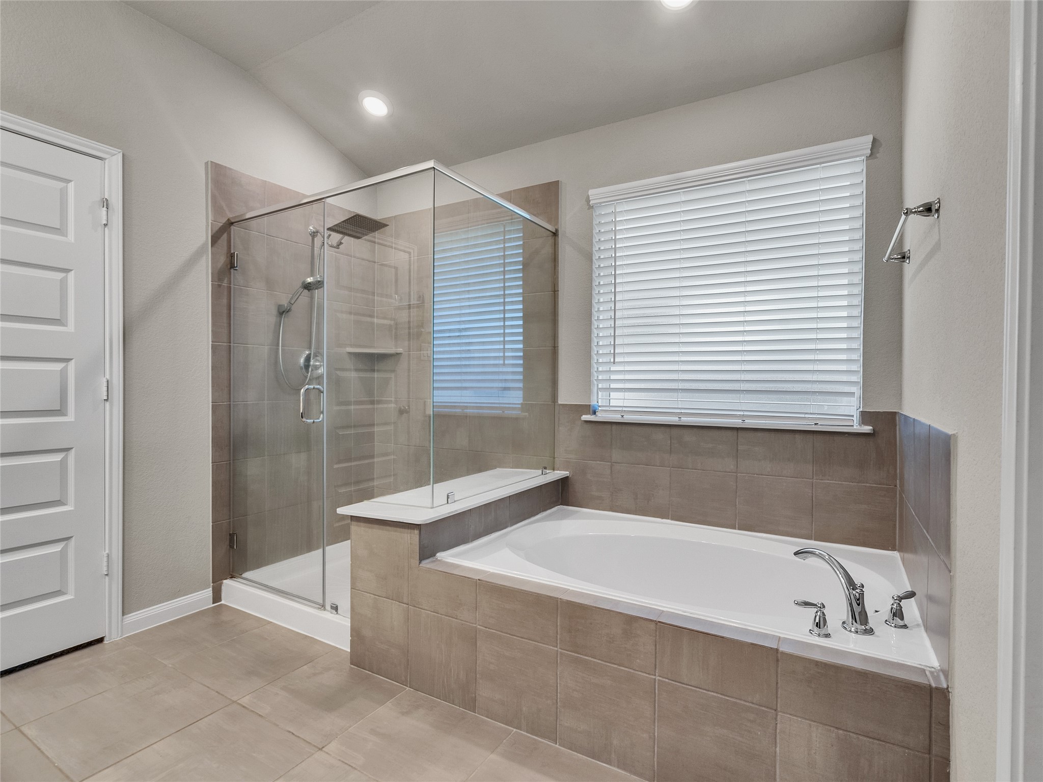 6006 Scott Way Rosenberg, TX 77471 - Photo 19 of 42 a spacious bathroom with a tub a sink and a shower