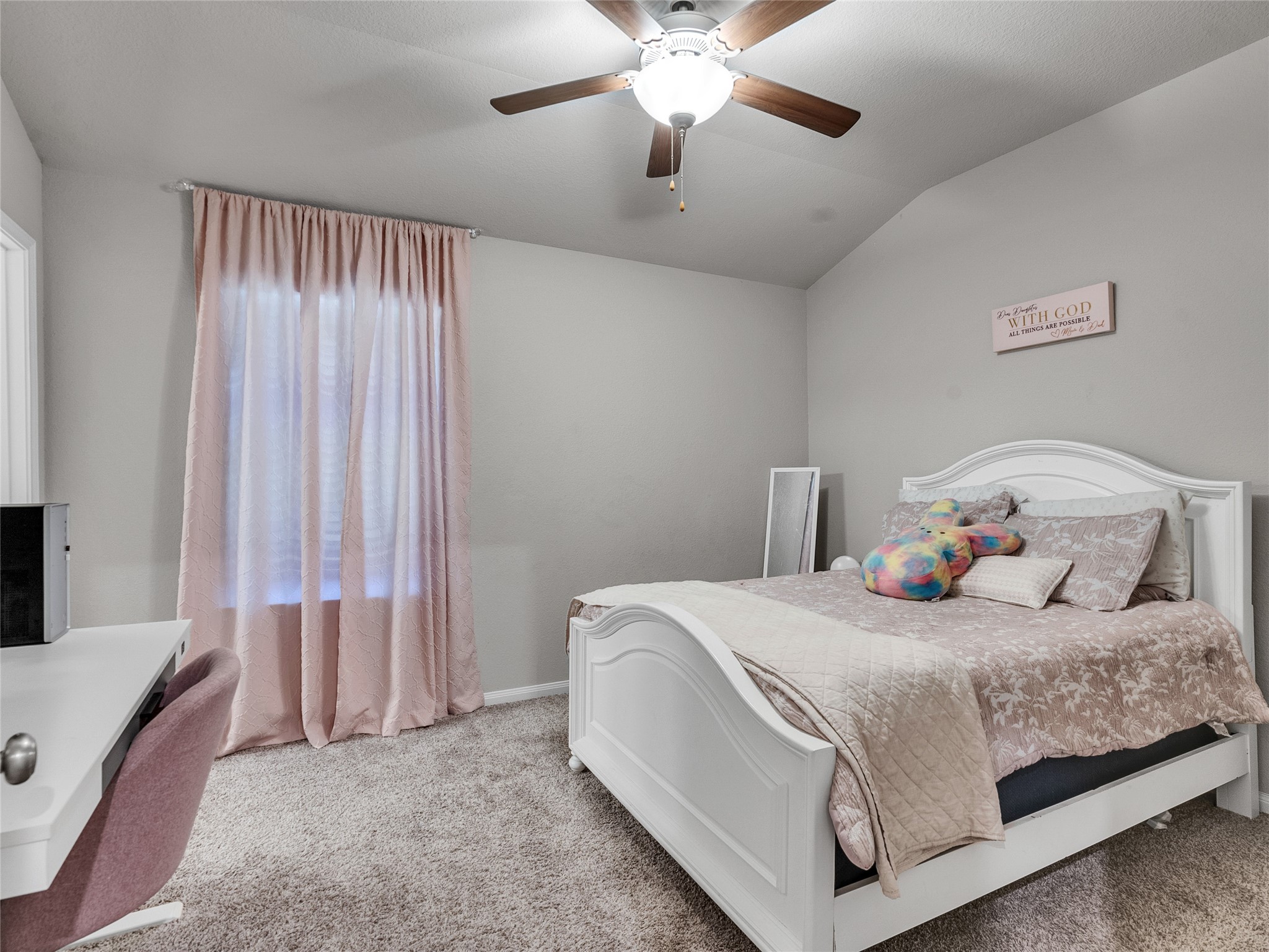 6006 Scott Way Rosenberg, TX 77471 - Photo 20 of 42 a bedroom with a bed and a chandelier