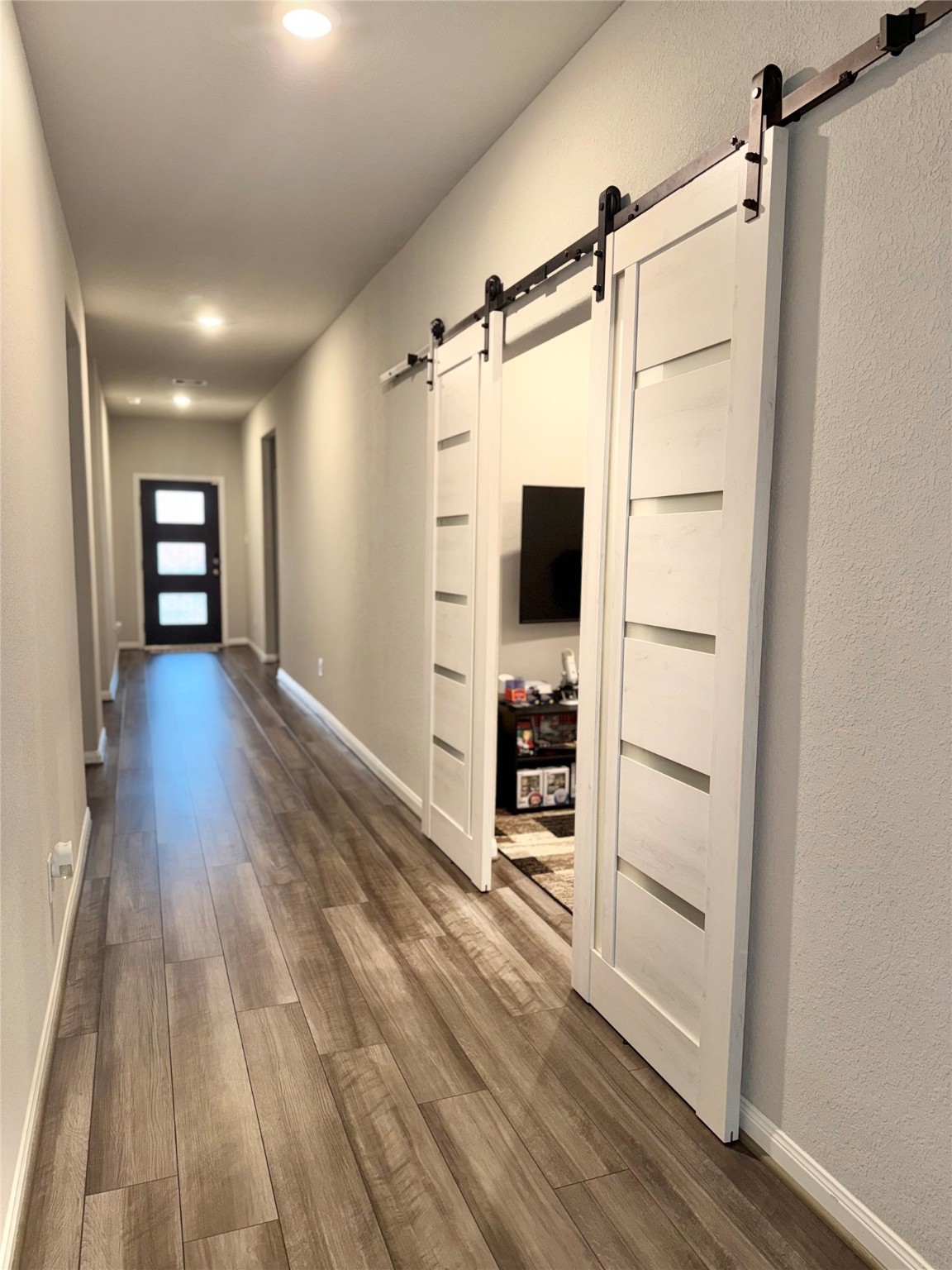 6006 Scott Way Rosenberg, TX 77471 - Photo 2 of 42 a view of a hallway with wooden floor and closet