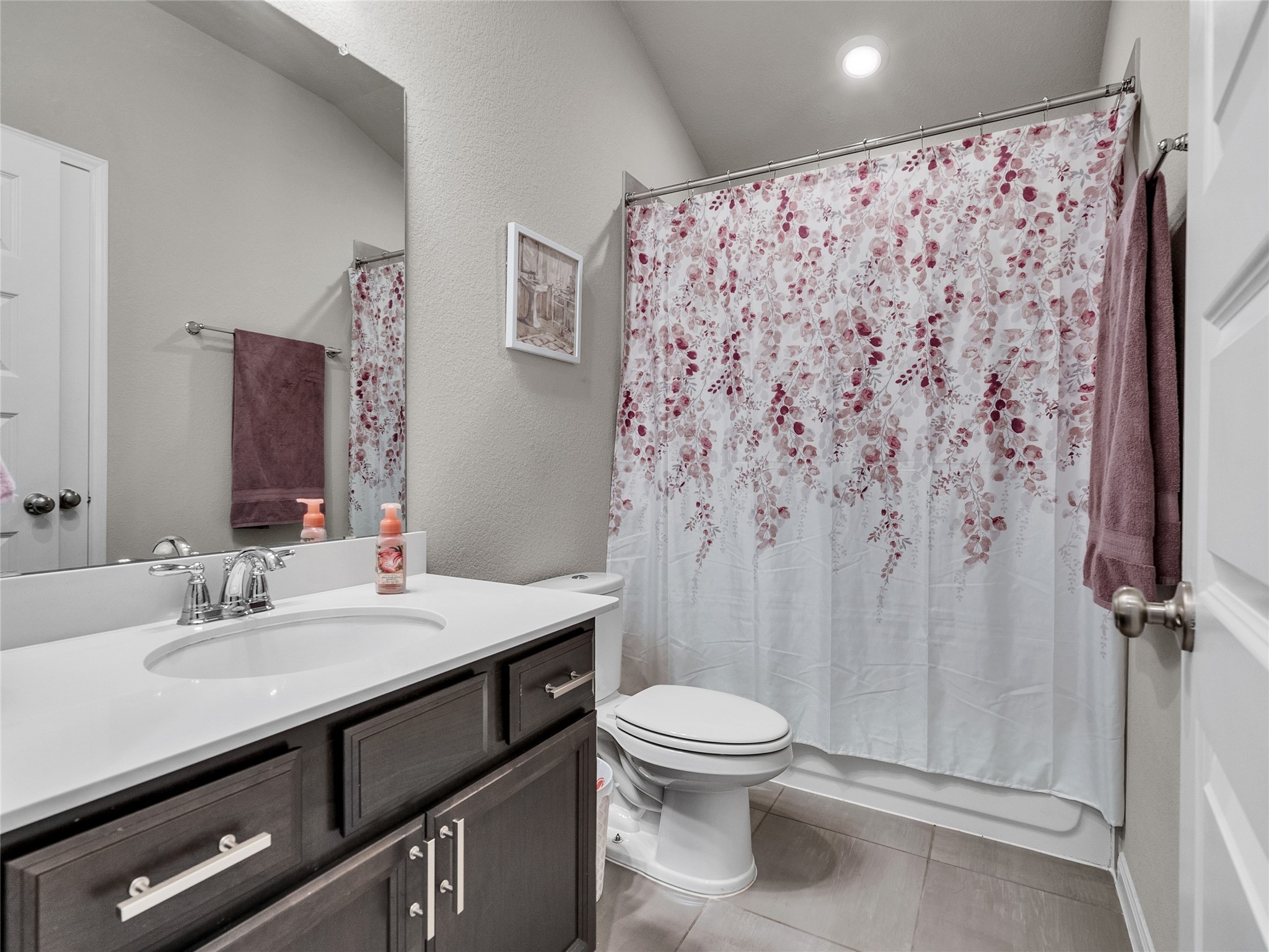 6006 Scott Way Rosenberg, TX 77471 - Photo 25 of 42 a bathroom with a sink toilet and shower