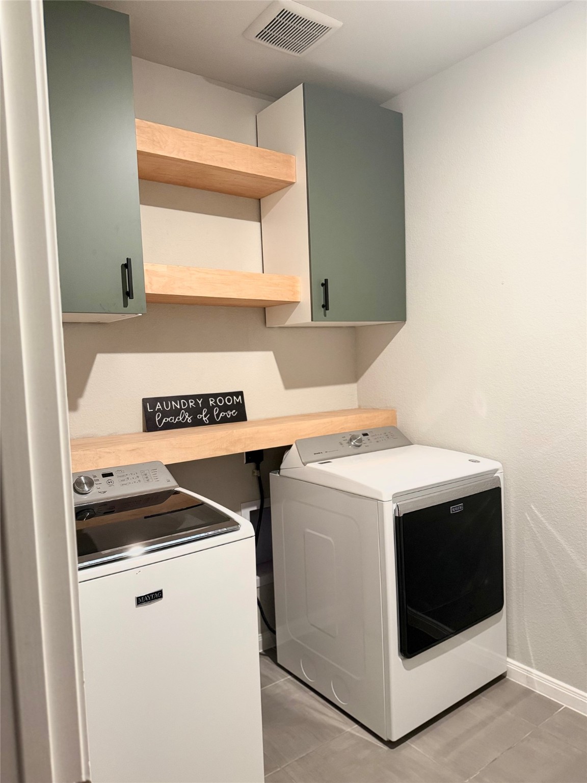 6006 Scott Way Rosenberg, TX 77471 - Photo 27 of 42 a utility room with washer and dryer