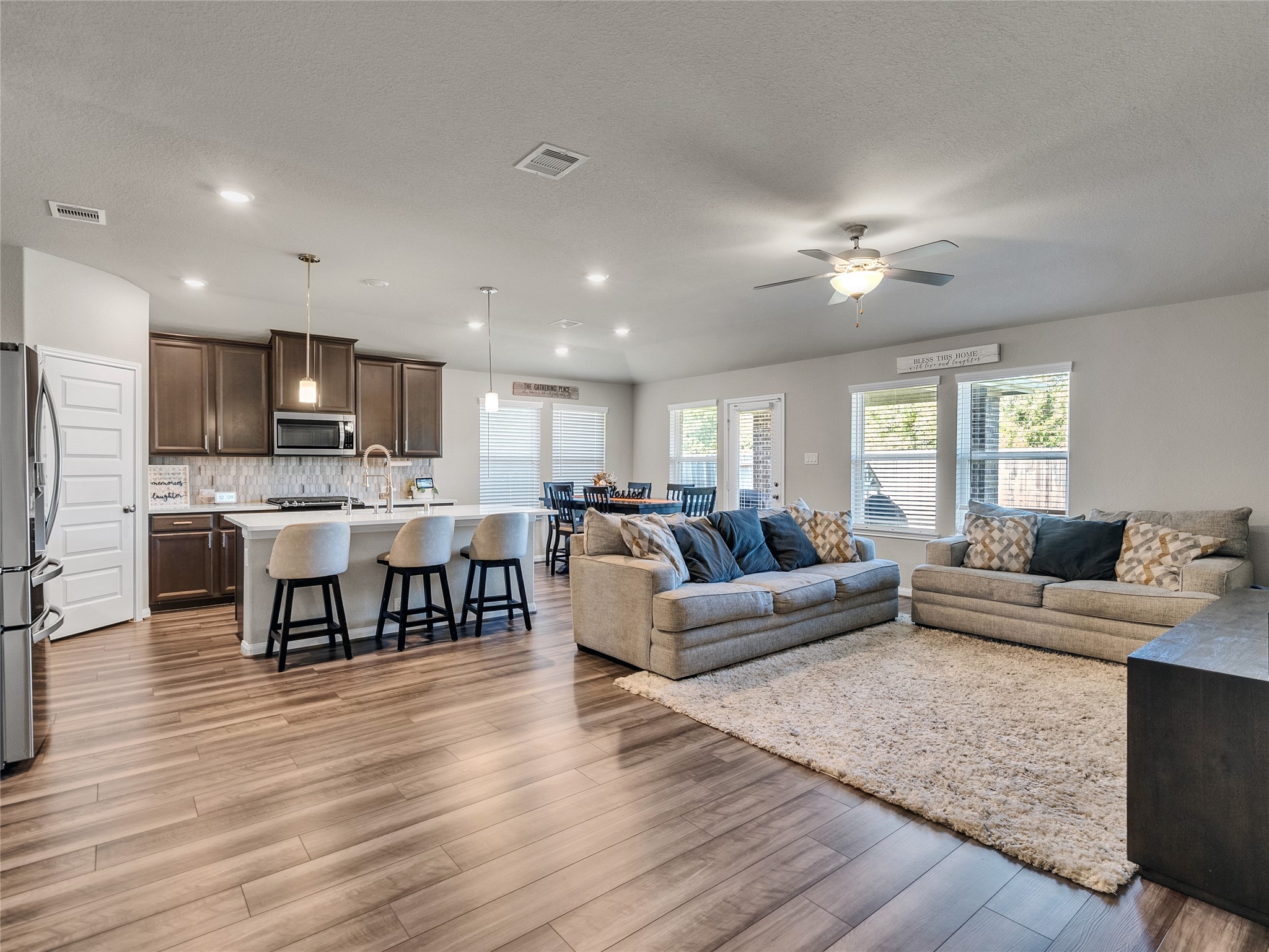 6006 Scott Way Rosenberg, TX 77471 - Photo 4 of 42 a living room with furniture kitchen and a wooden floor