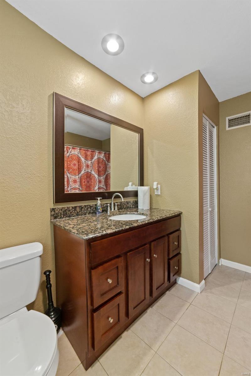 2595 Dunn Road Florissant, MO 63033 - Photo 16 of 28