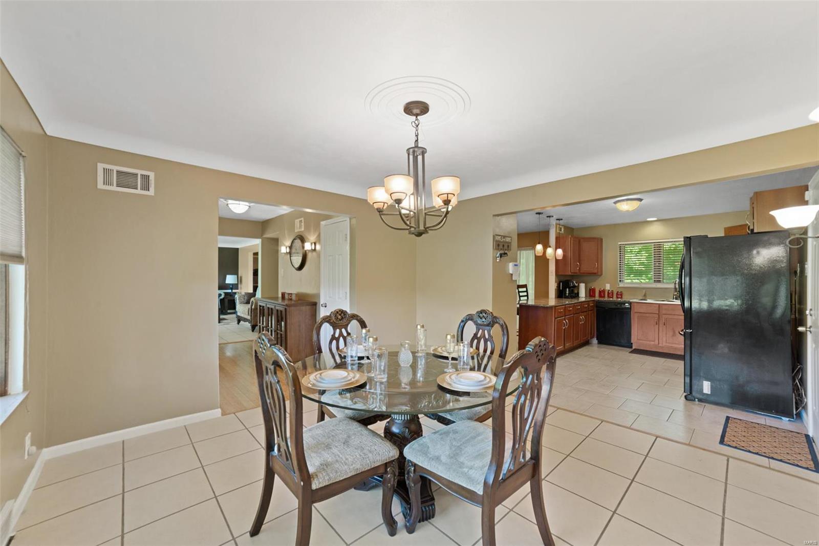 2595 Dunn Road Florissant, MO 63033 - Photo 3 of 28