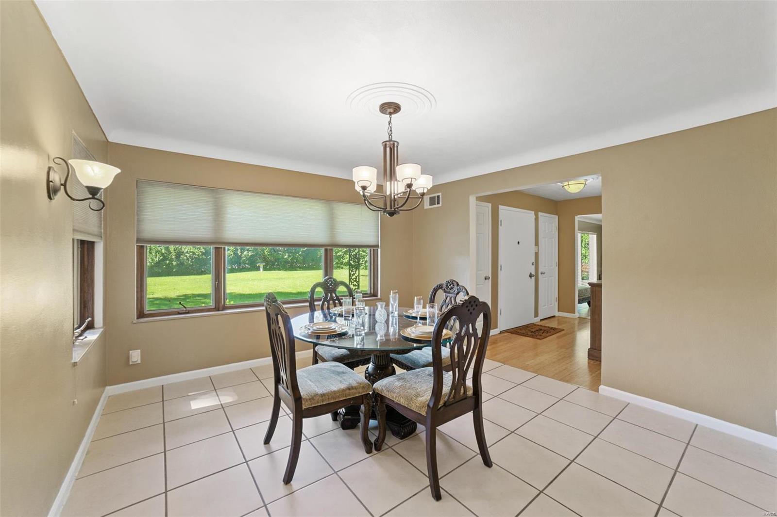 2595 Dunn Road Florissant, MO 63033 - Photo 4 of 28