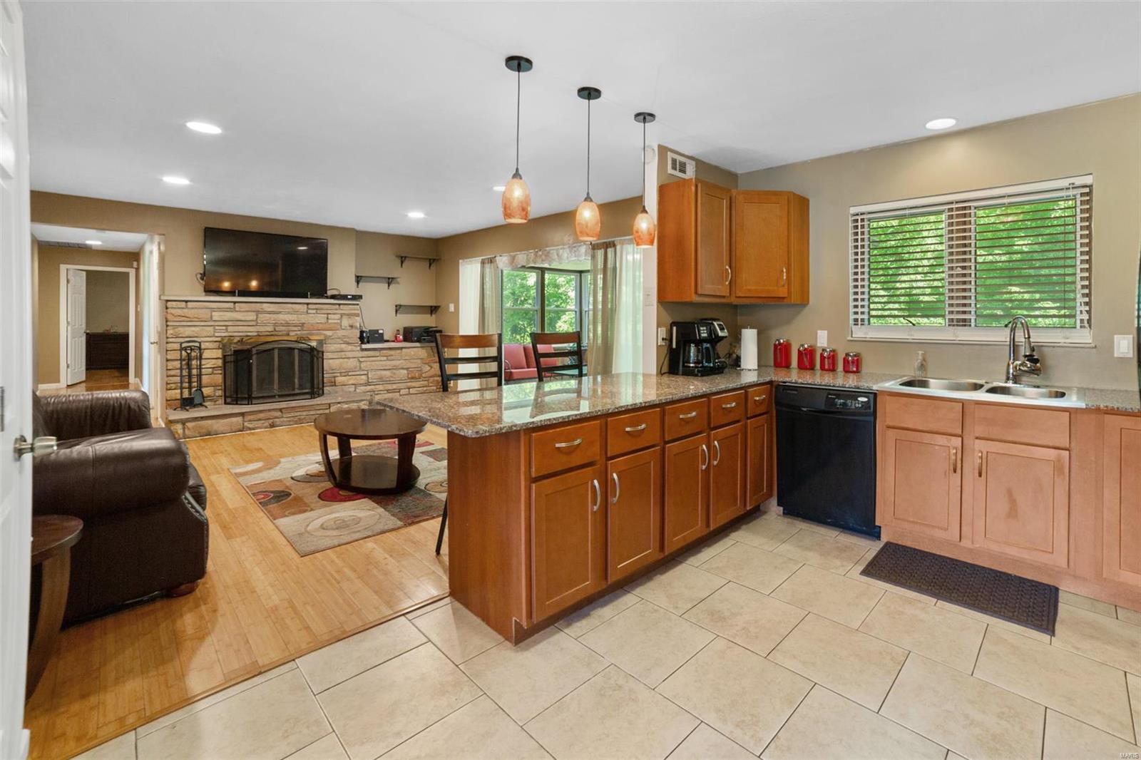 2595 Dunn Road Florissant, MO 63033 - Photo 7 of 28