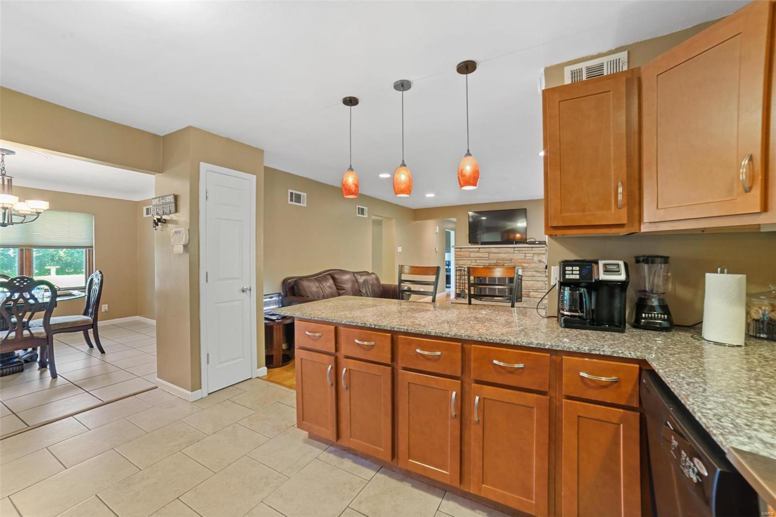 2595 Dunn Road Florissant, MO 63033 - Photo 8 of 28