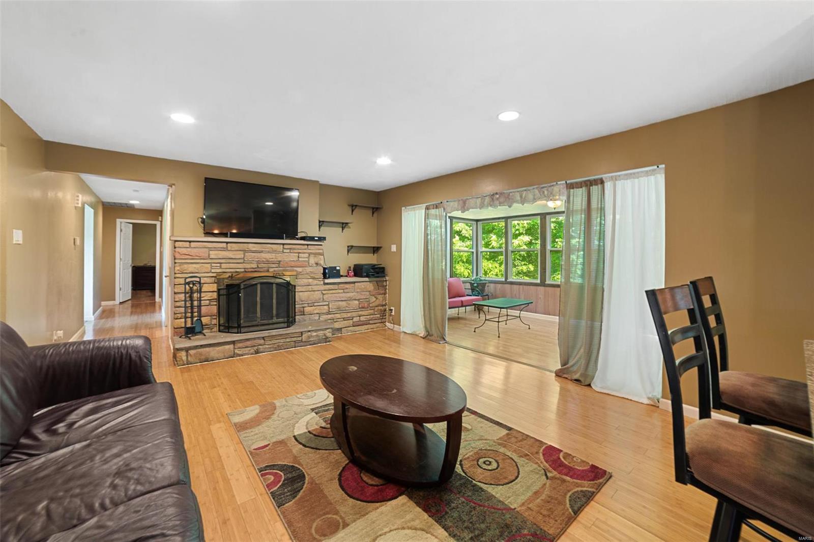 2595 Dunn Road Florissant, MO 63033 - Photo 10 of 28