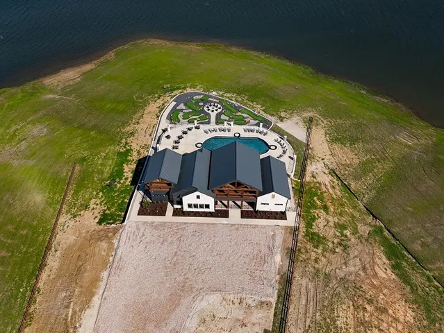 $1,363,900 | 437 Harborside Terrace, Windom, TX 75492