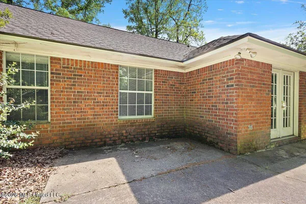 $255,000 | 201 Brookwood Drive, Vicksburg, MS 39183