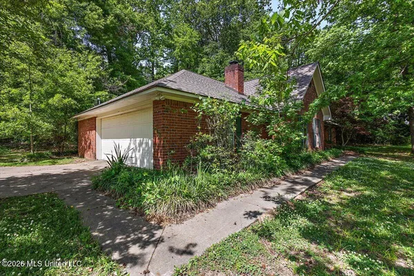 $255,000 | 201 Brookwood Drive, Vicksburg, MS 39183