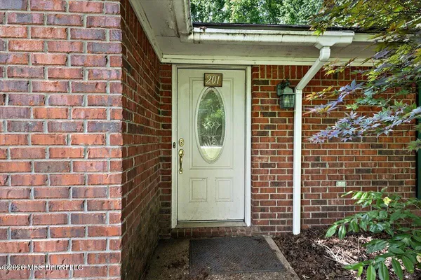 $255,000 | 201 Brookwood Drive, Vicksburg, MS 39183