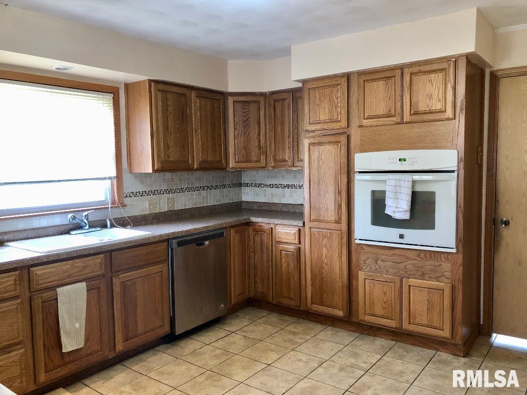 12681 Cochran Road Marion, IL 62959 - Photo 6 of 22 Gallery Image 6