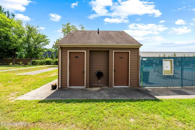 a view of a tennis court