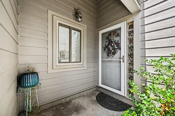 $319,900 | 620 Peninsula Court, Ann Arbor, MI 48105