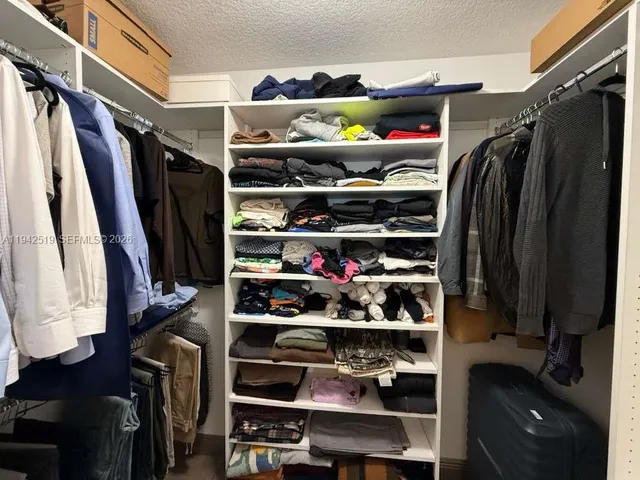 $3,200 | 41 Southeast 5th Street, Unit 712, Miami, FL 33131