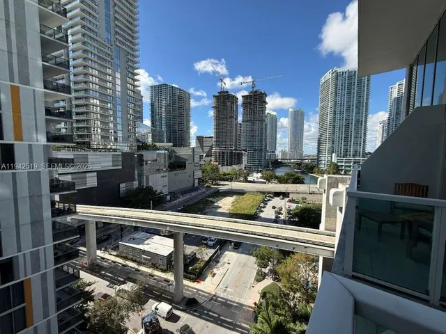 $3,200 | 41 Southeast 5th Street, Unit 712, Miami, FL 33131