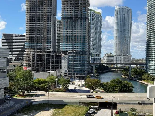 $3,200 | 41 Southeast 5th Street, Unit 712, Miami, FL 33131