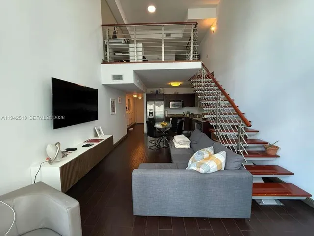 $3,200 | 41 Southeast 5th Street, Unit 712, Miami, FL 33131