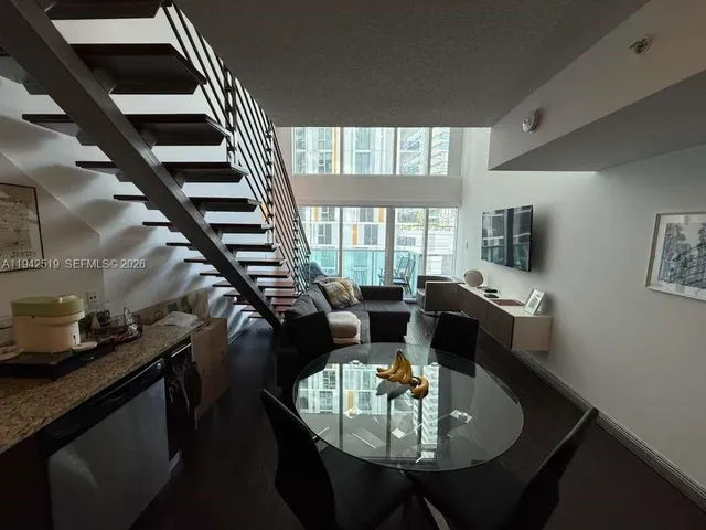 $3,200 | 41 Southeast 5th Street, Unit 712, Miami, FL 33131