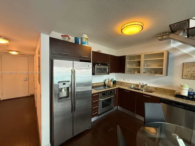 $3,200 | 41 Southeast 5th Street, Unit 712, Miami, FL 33131
