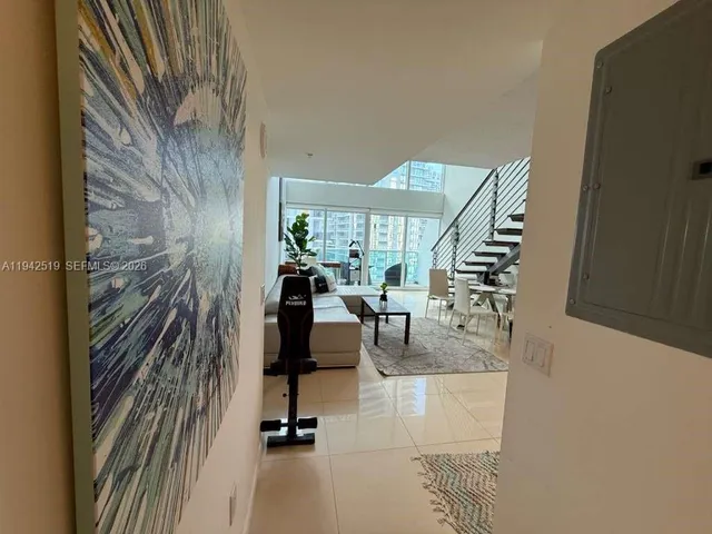 $3,000 | 41 Southeast 5th Street, Unit 712, Miami, FL 33131