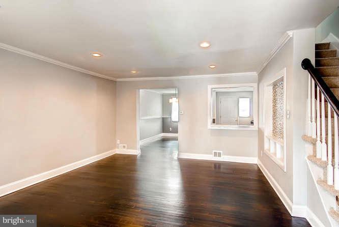 1116 Wicklow Road Baltimore, MD 21229 - Photo 7 of 28 Living Room