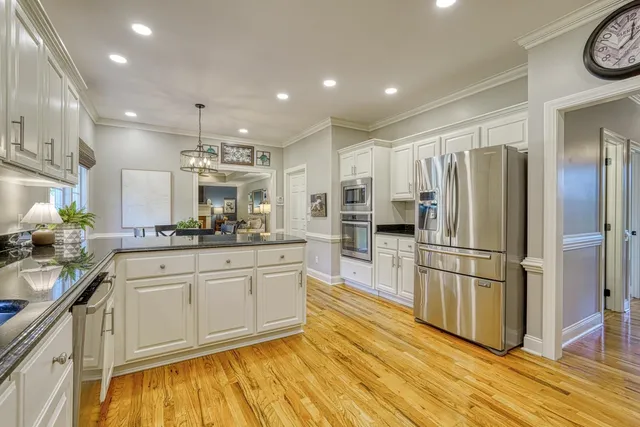 $735,000 | 420 South Oakley Lane, Spartanburg, SC 29301