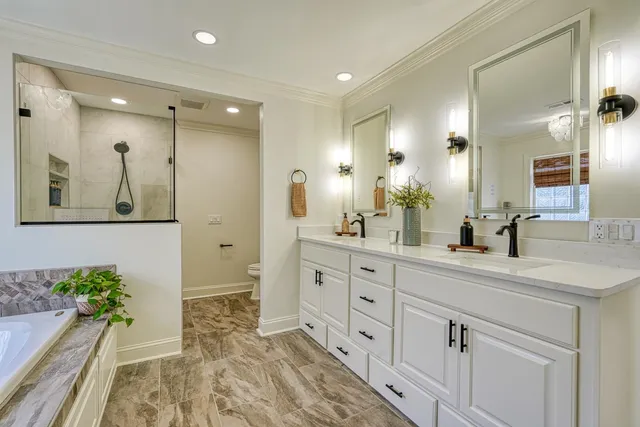 $735,000 | 420 South Oakley Lane, Spartanburg, SC 29301