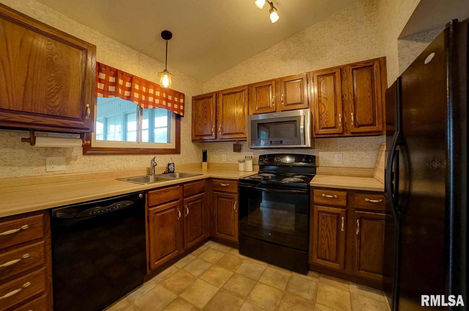113 Bristol Drive Springfield, IL 62702 - Photo 11 of 29 Gallery Image 11