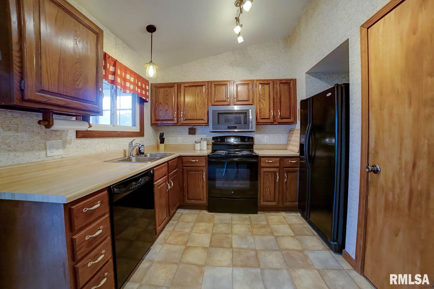 113 Bristol Drive Springfield, IL 62702 - Photo 12 of 29 Gallery Image 12