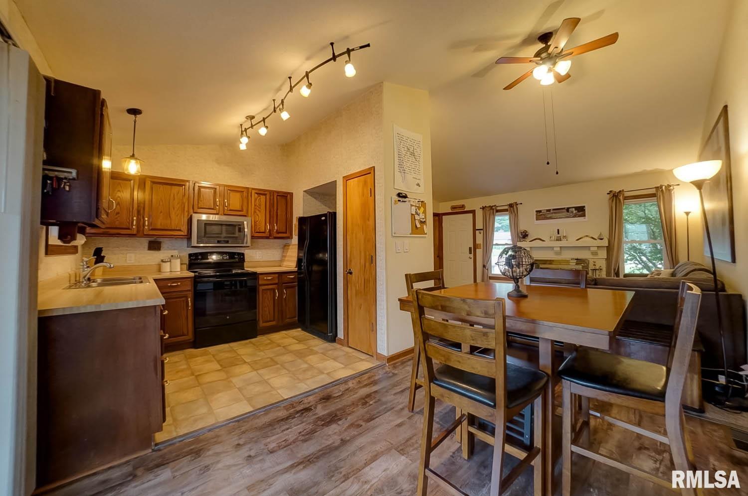 113 Bristol Drive Springfield, IL 62702 - Photo 10 of 29 Gallery Image 10