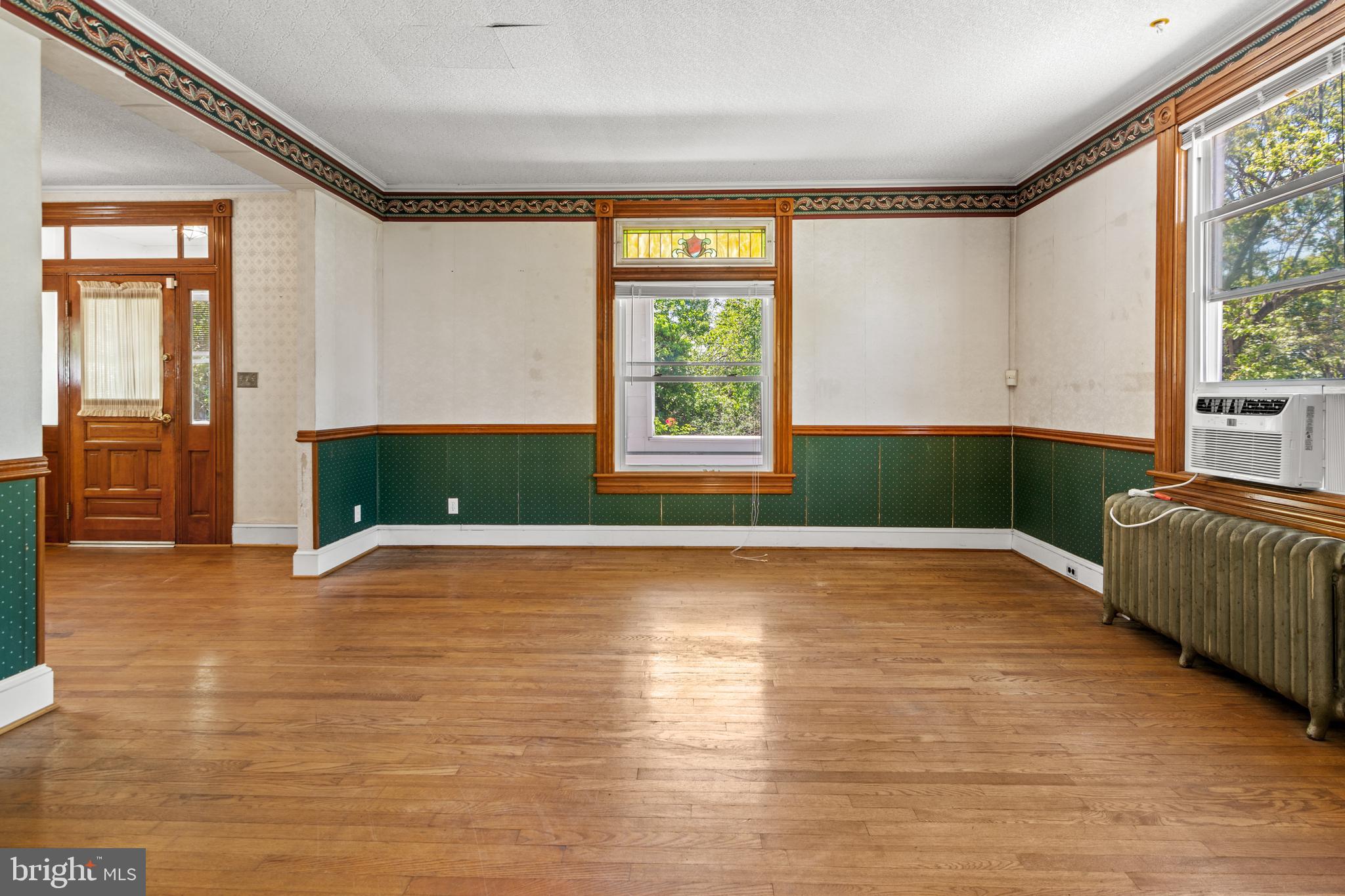 4310 Biddison Lane Baltimore, MD 21206 - Photo 27 of 55 Living Room