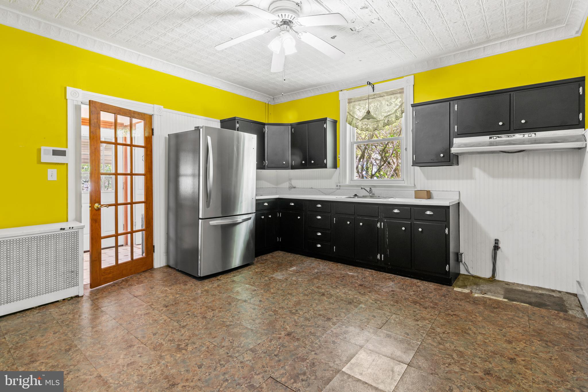 4310 Biddison Lane Baltimore, MD 21206 - Photo 31 of 55 Eat-In Kitchen