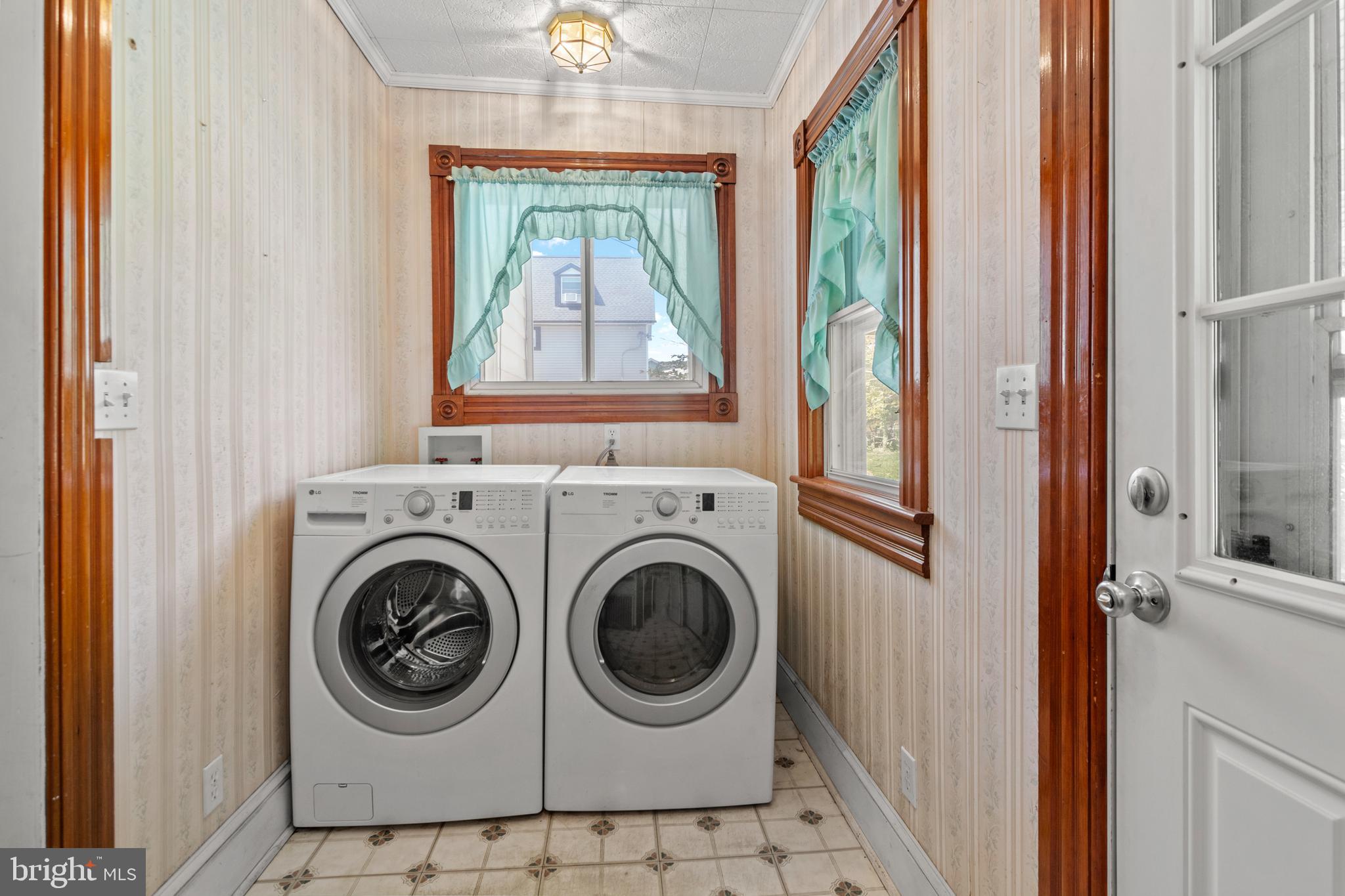 4310 Biddison Lane Baltimore, MD 21206 - Photo 35 of 55 Main Level Laundry