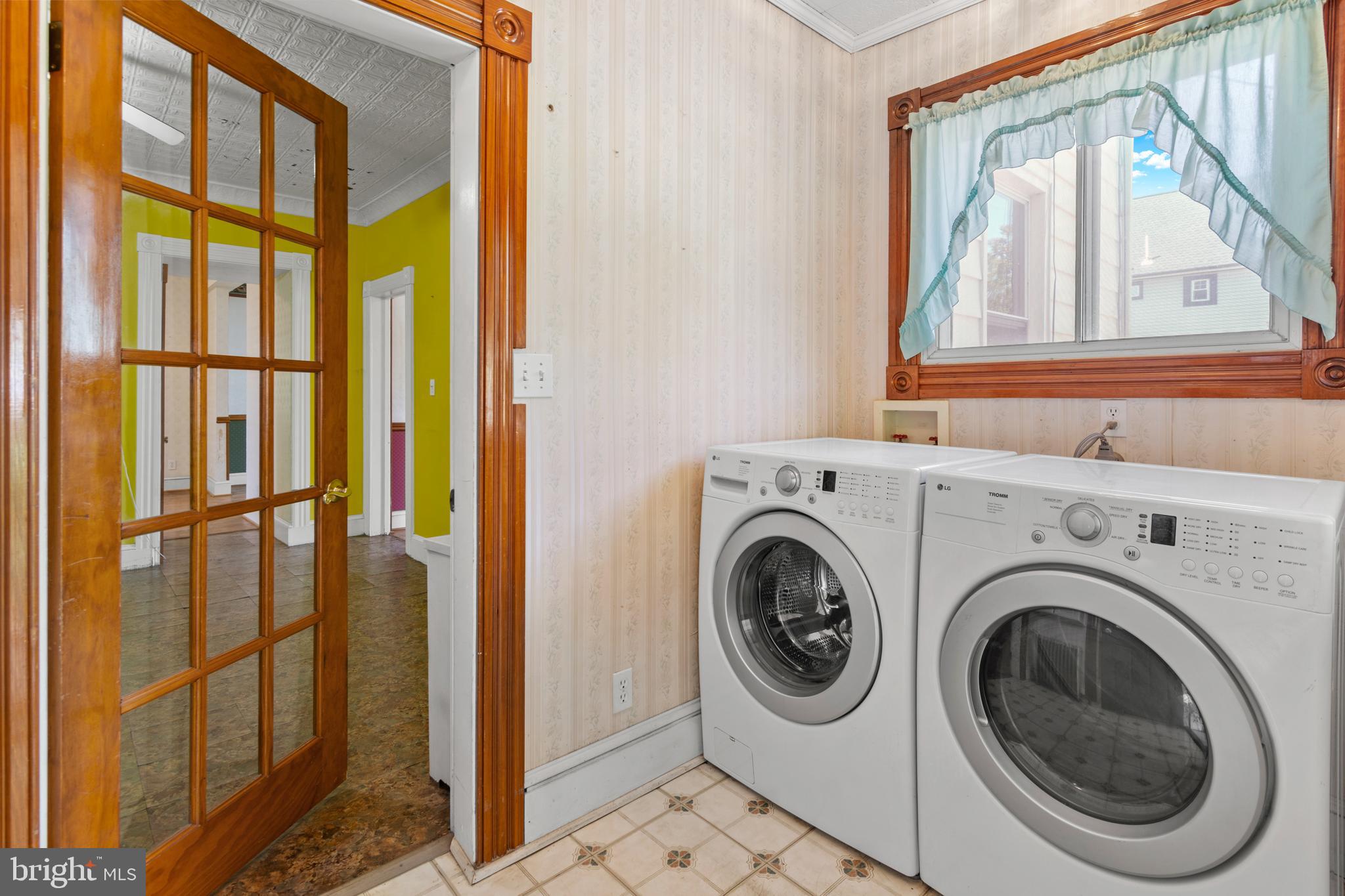 4310 Biddison Lane Baltimore, MD 21206 - Photo 37 of 55 Laundry/Mud Room