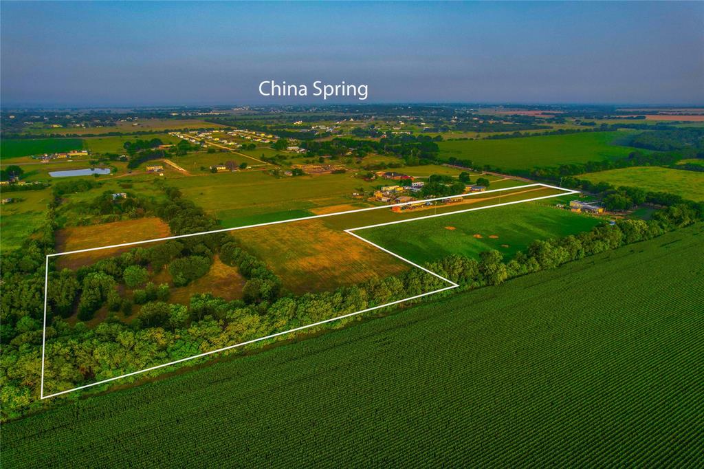 a view of a tennis court